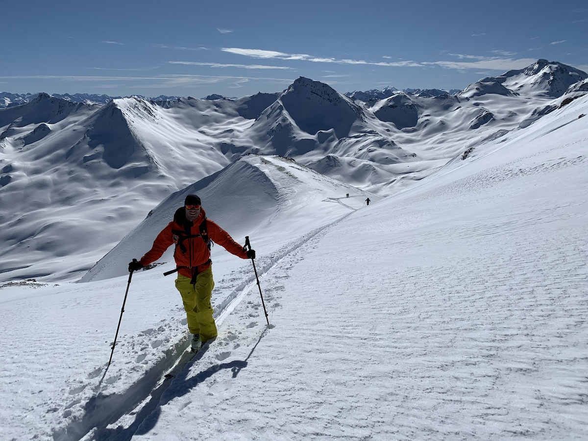 blurry background: white/grey